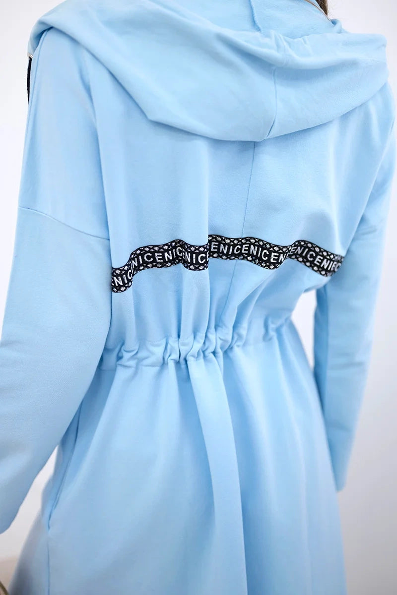 Дълго палто с качулка и връзка на талията