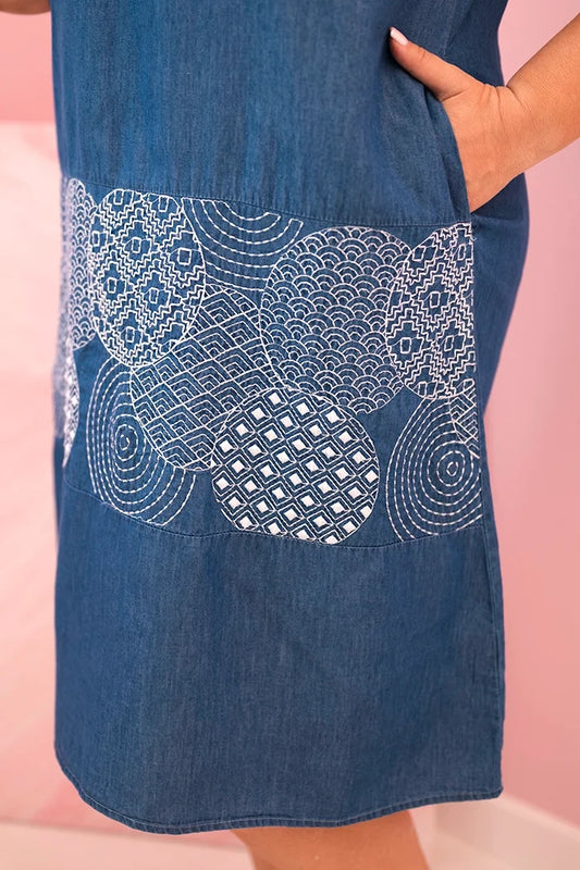 Дамска рокля без ръкави с декоративни шевове 1869