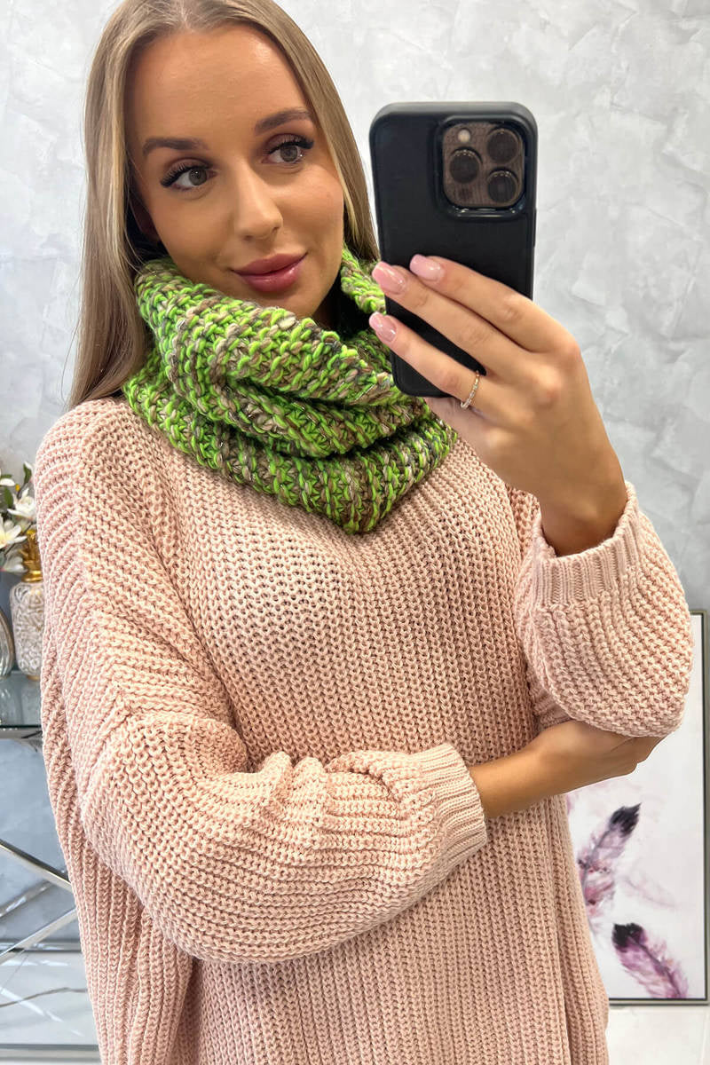 Дълга вълнена яка с качулка