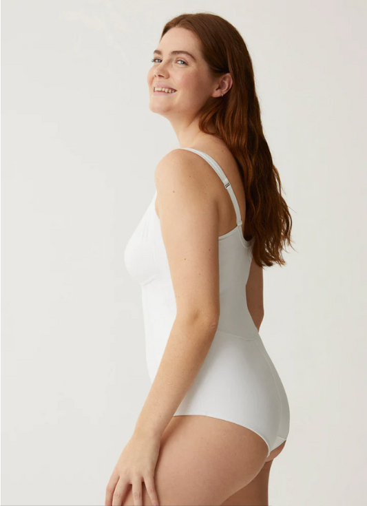 Стягащо боди с меки чаши без банели NATURANA 3004