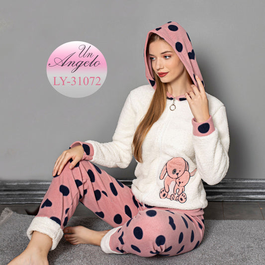 Дамска пижама с дълъг ръкав и качулка 31072