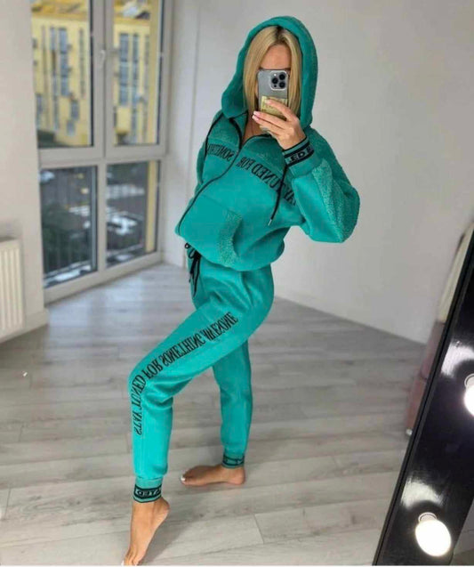 Дамски ватиран комплект с качулка Оксана