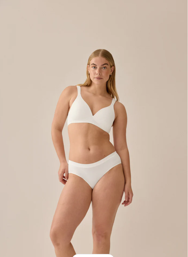 Сутиен с оформени чаши без банели NATURANA 5519