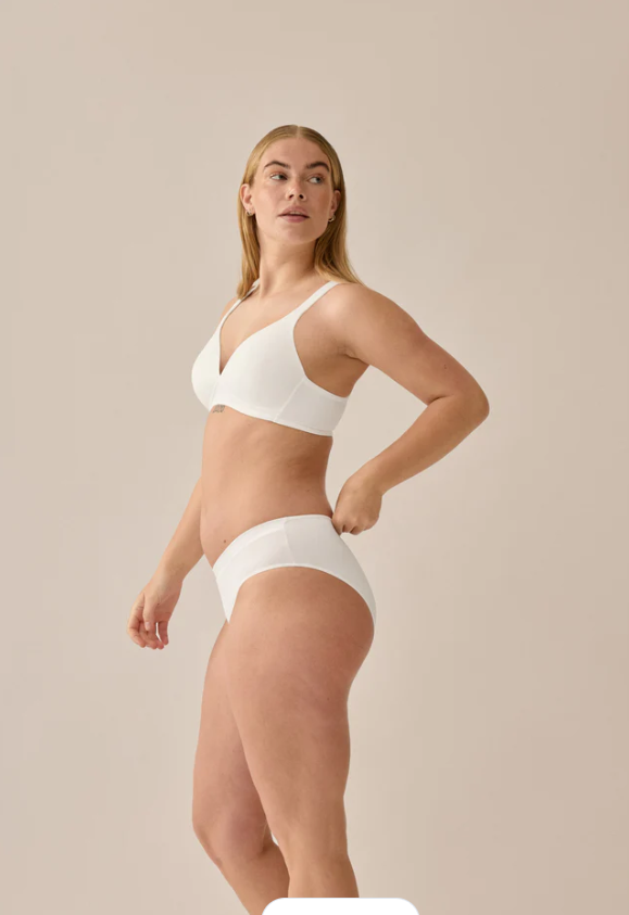 Сутиен с оформени чаши без банели NATURANA 5519