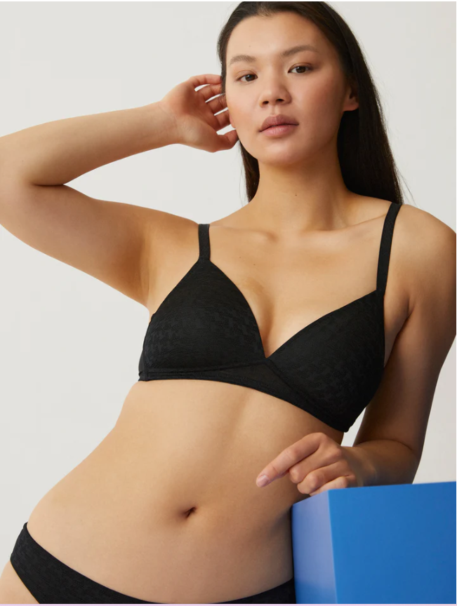 Сутиен с оформена чаша без банели NATURANA 5665