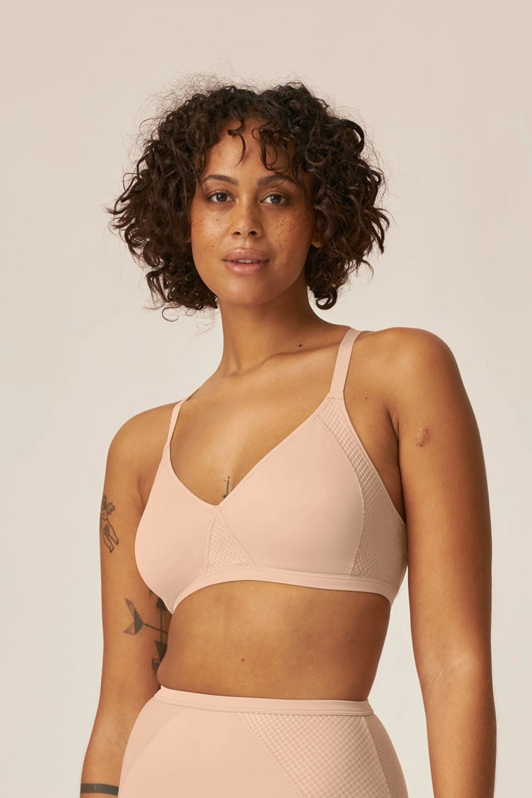 Сутиен с меки чаши без банели NATURANA 5679