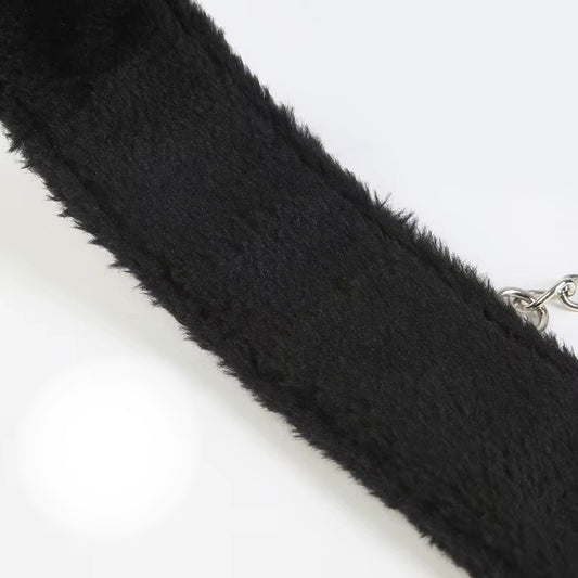 BDSM комплект с меки белезници и кожен камшик LT-6025-2