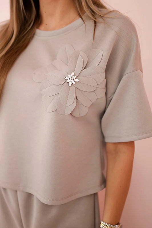 Комплект от блуза с цвете и панталон 7342