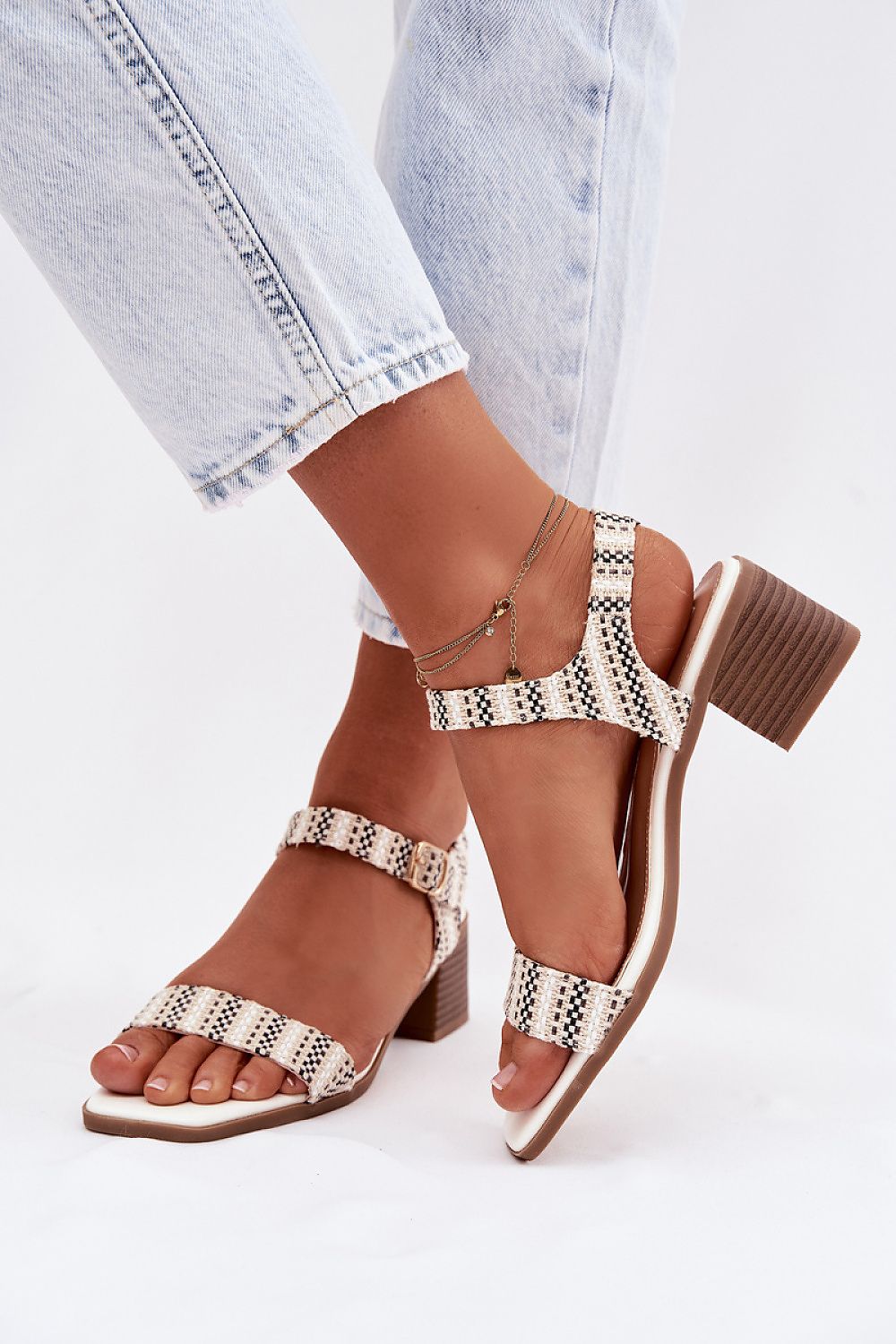 Сандали на ток model 225111 Step in style