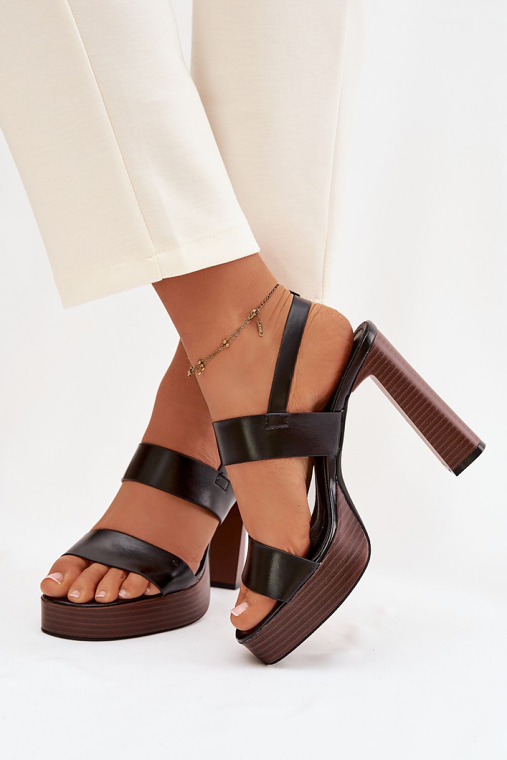 Сандали на ток model 226116 Step in style