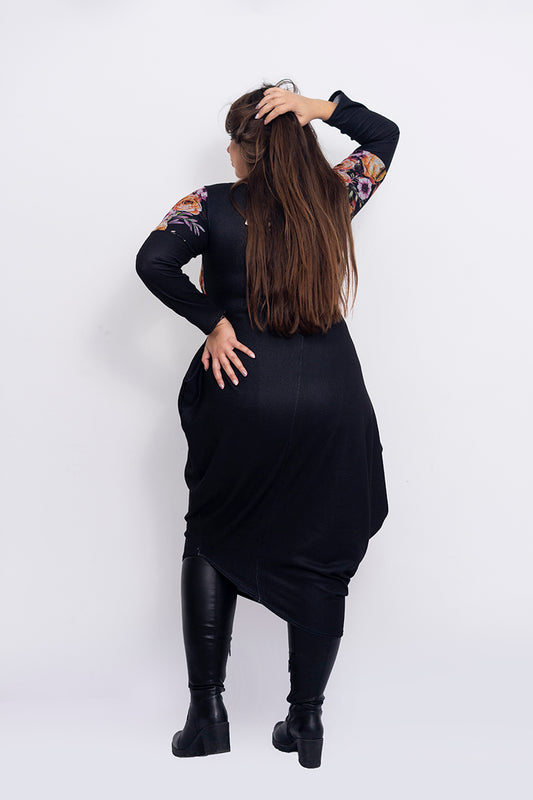 Черна рокля с дълъг ръкав Сани