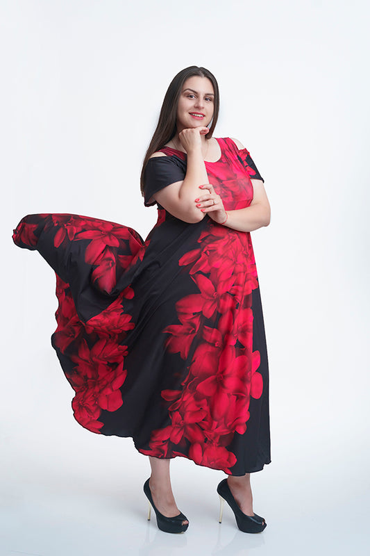 Дълга черна рокля с къс ръкав Зорница