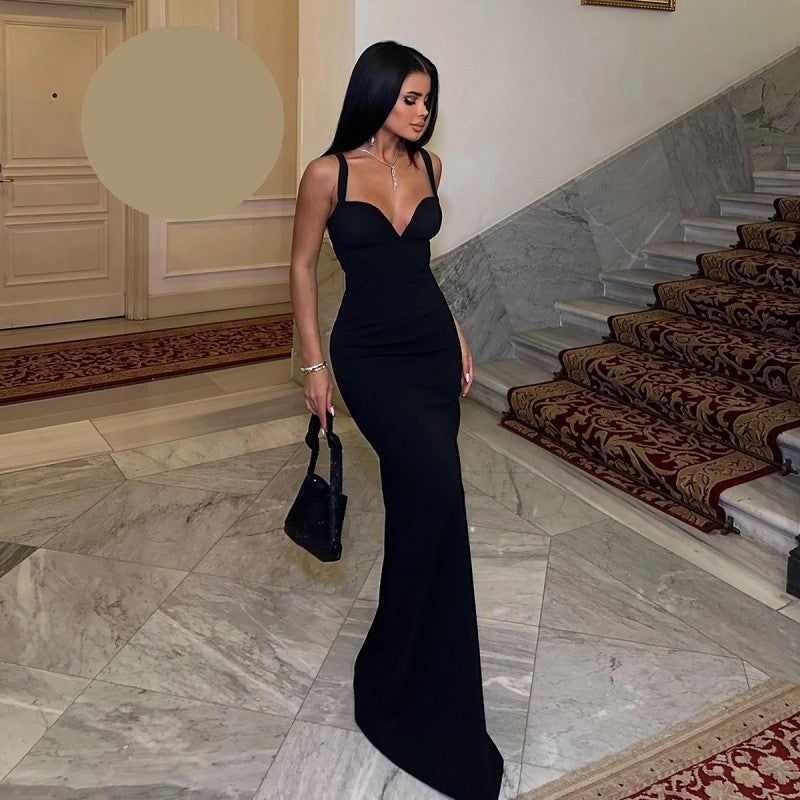 Дълга черна рокля с гол гръб EO-0352