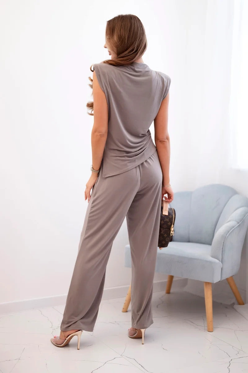 Елегантен дамски комплект с широки панталони и блуза с волани ART10064