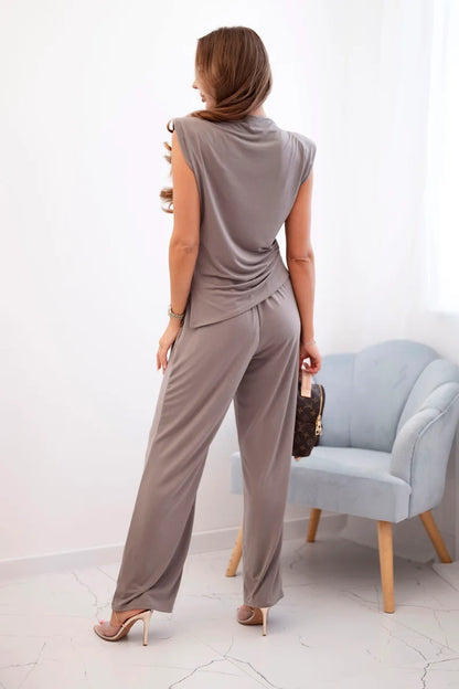 Елегантен дамски комплект с широки панталони и блуза с волани ART10064