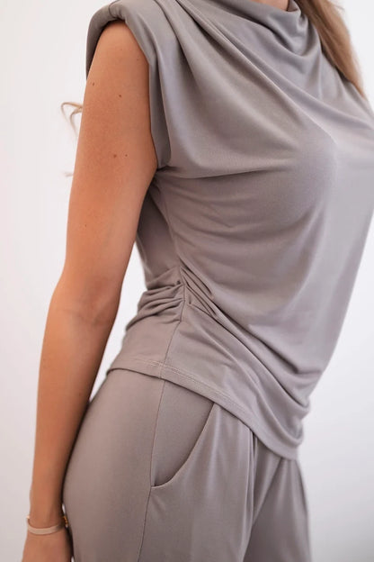 Елегантен дамски комплект с широки панталони и блуза с волани ART10064