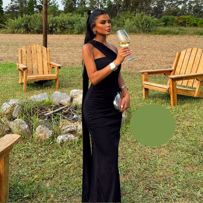 Дълга рокля с голи рамене и цепка EO-1181