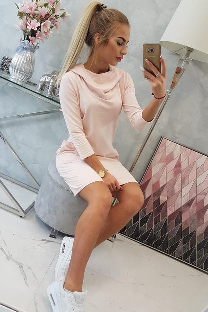 Рокля с качулка и джобове