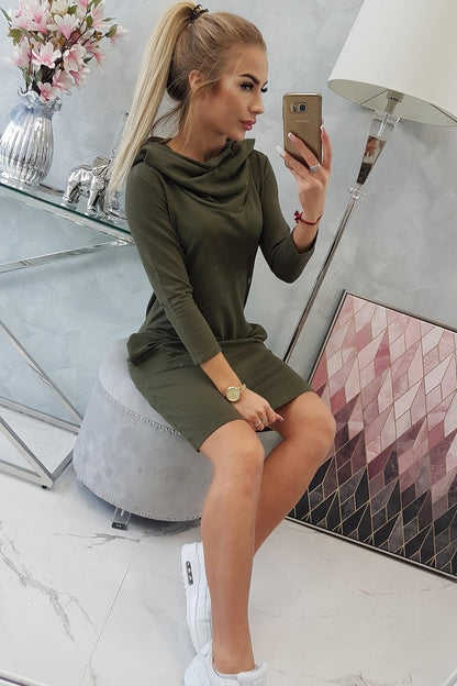 Рокля с качулка и джобове