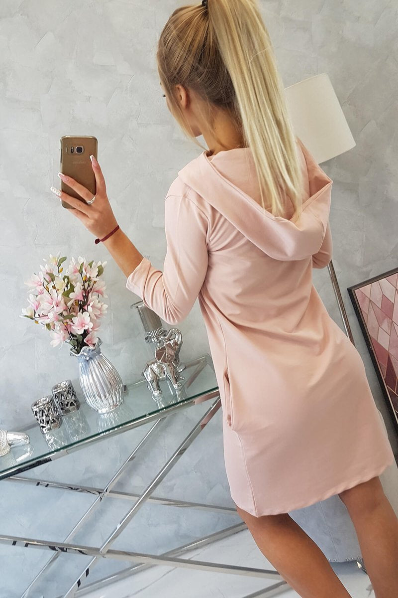 Рокля с качулка и джобове