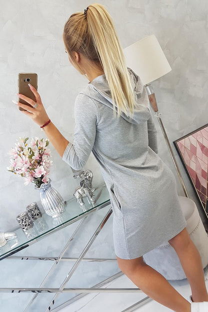 Рокля с качулка и джобове