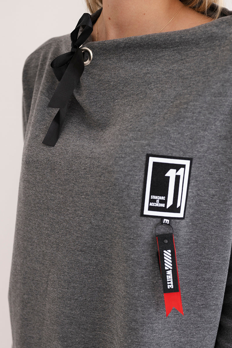 Овърсайз суичър с асиметрични страни