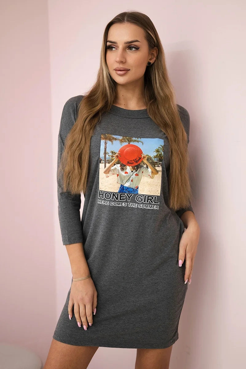 Рокля с принт и открити рамене