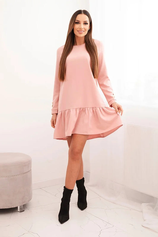 Елегантна рокля с волан и дълги ръкави
