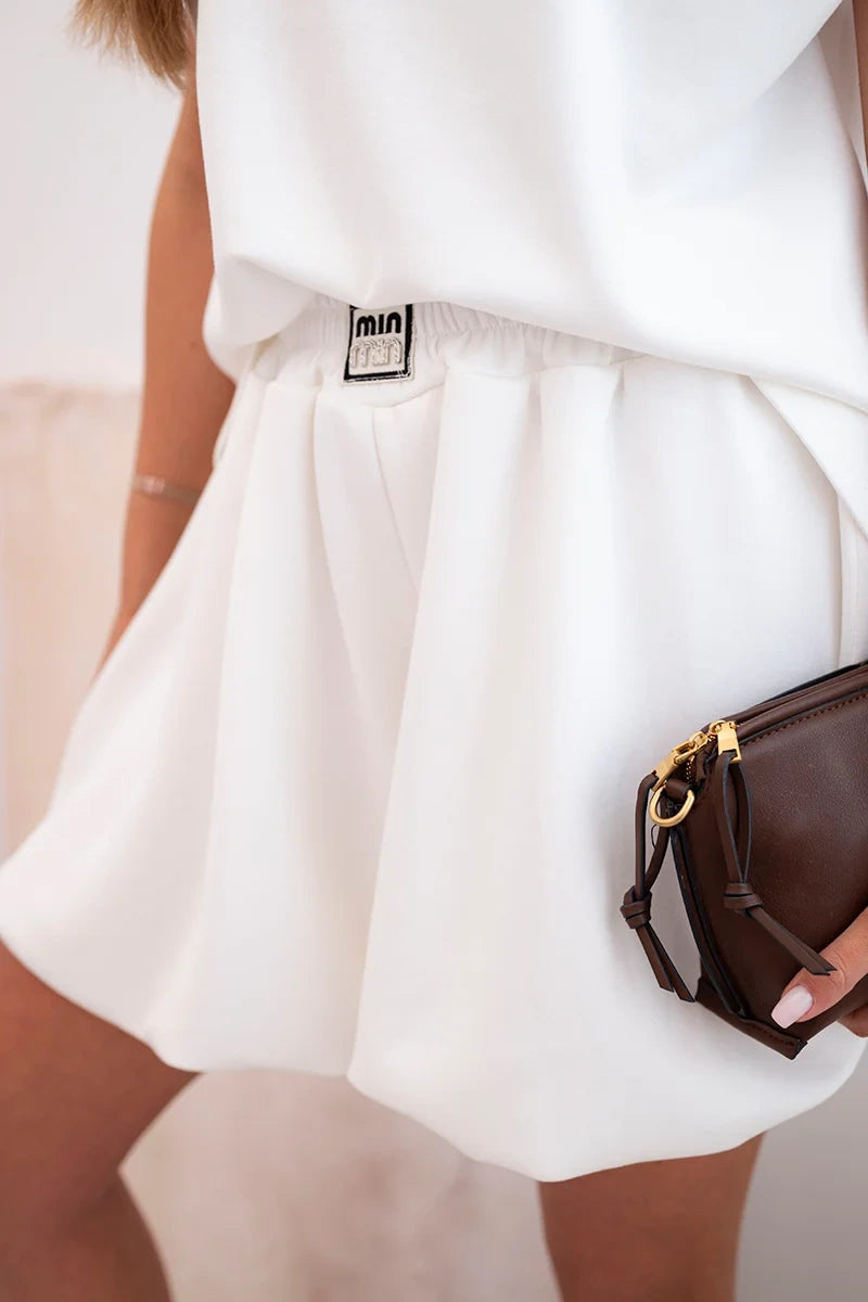 Дамски комплект с блуза без ръкав и широки къси панталони ART2018