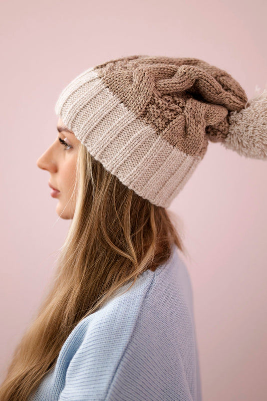 Зимна шапка с помпон и полар