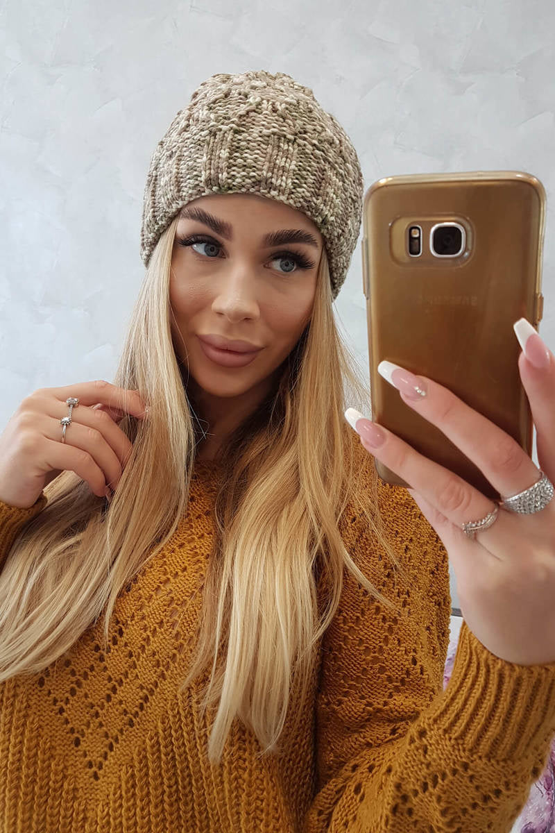 Зимна шапка с класическа шарка