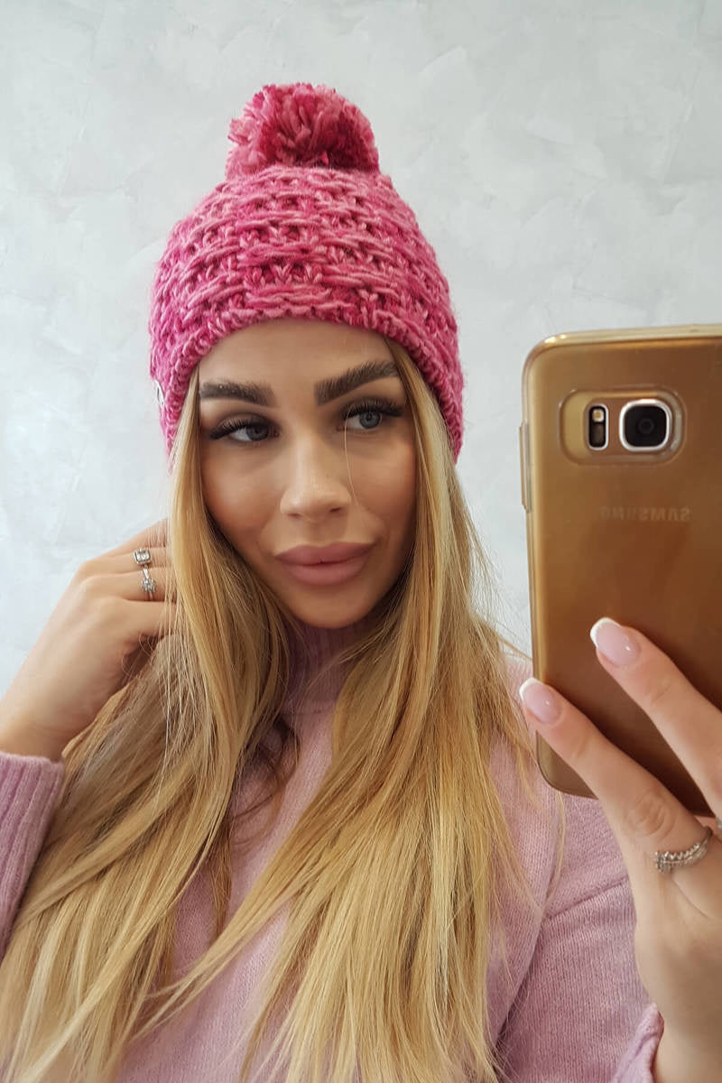 Зимнa шапка с помпон и поларена подплата