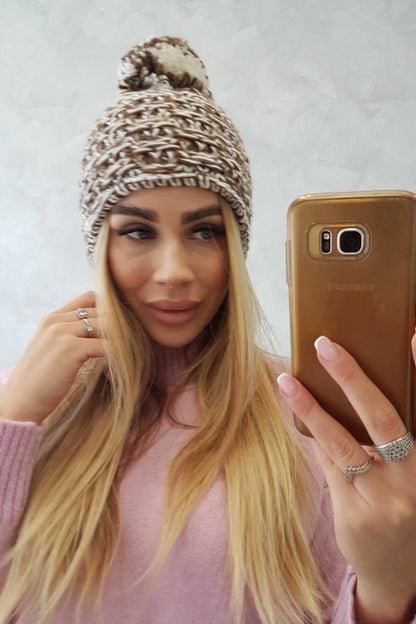 Зимнa шапка с помпон и поларена подплата