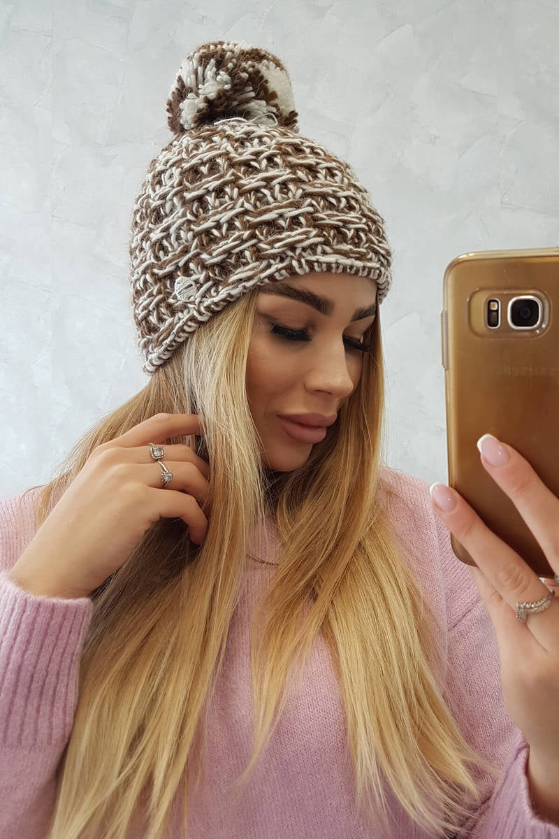 Зимнa шапка с помпон и поларена подплата