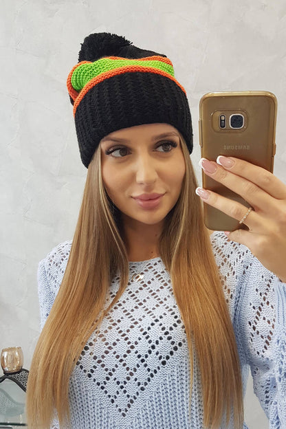 Зимна шапка с помпон
