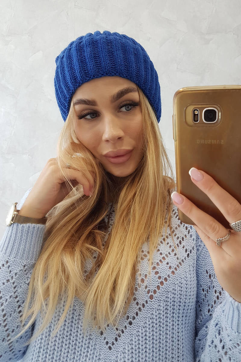 Зимнa шапка с подгъв
