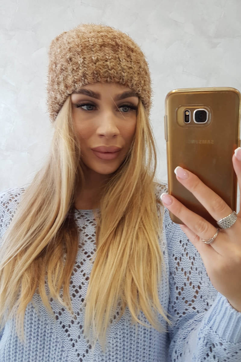 Зимна шапка с атрактивен дизайн