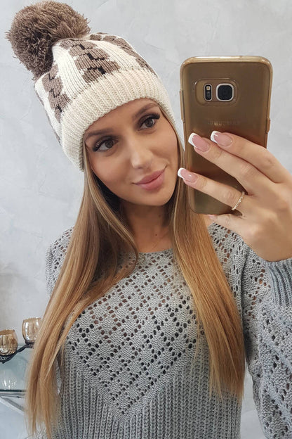 Зимна шапка с помпон