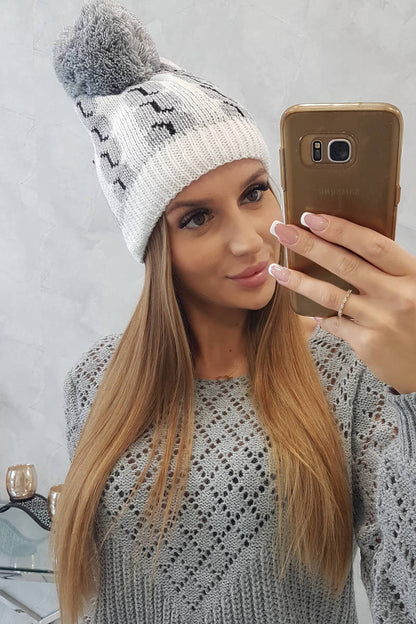 Зимна шапка с помпон