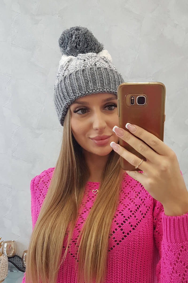 Плетена шапка с помпон