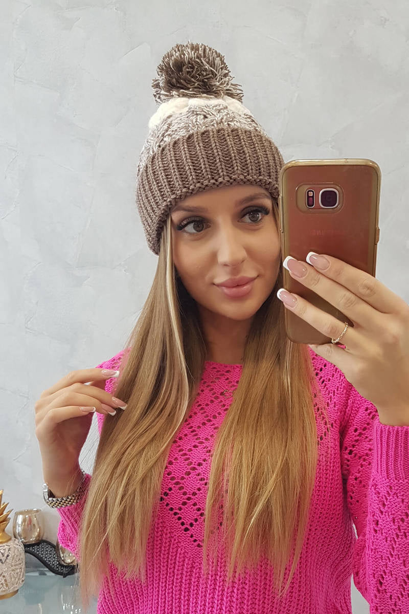 Плетена шапка с помпон