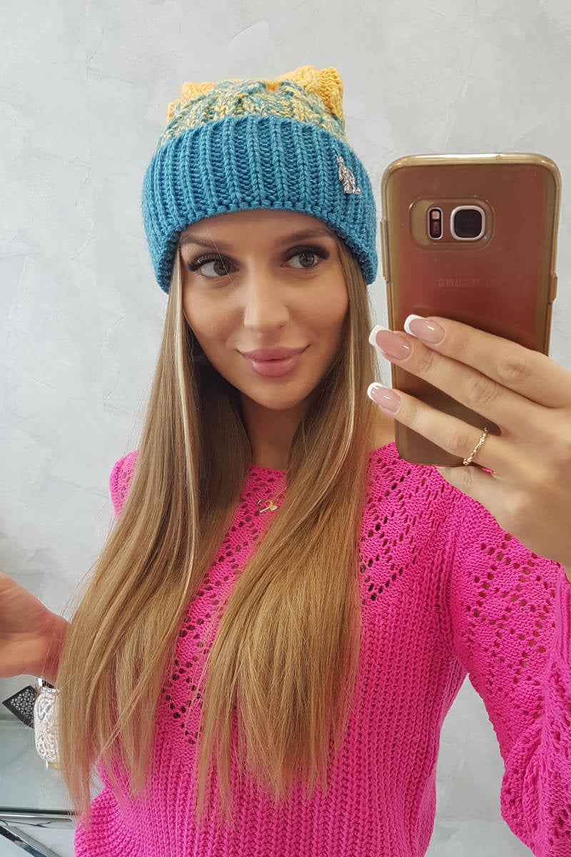 Плетена шапка с помпон