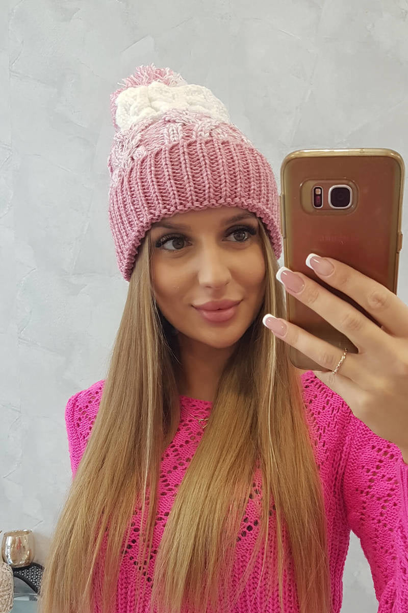 Плетена шапка с помпон