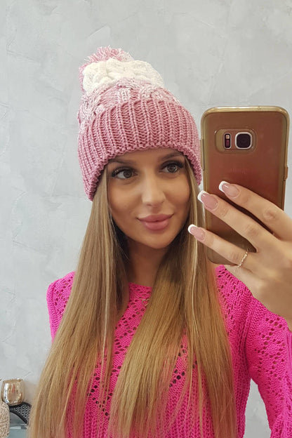Плетена шапка с помпон