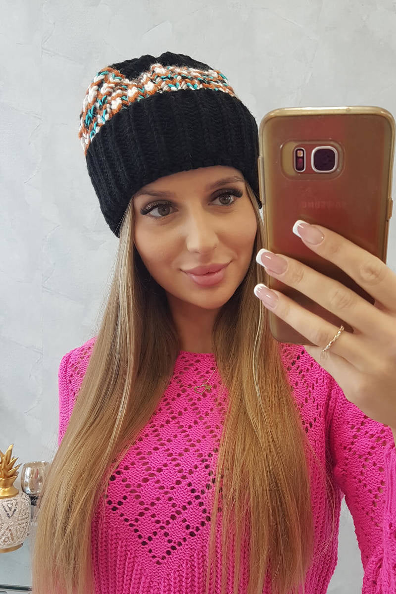 Зимна шапка с класическа шарка