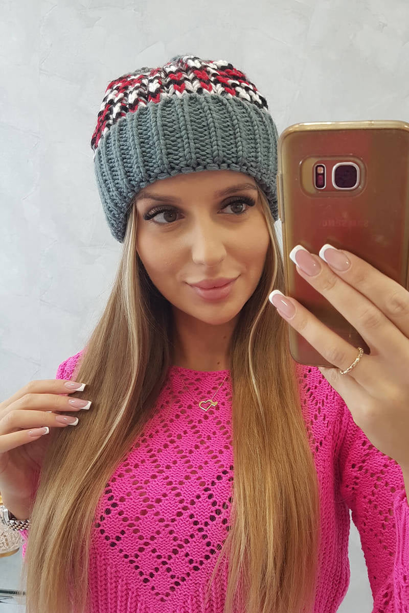 Зимна шапка с класическа шарка