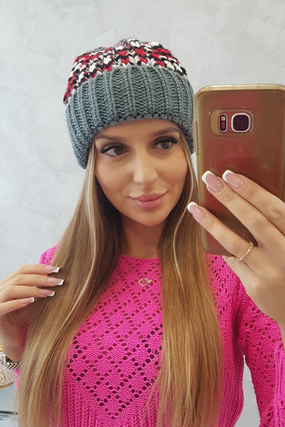 Зимна шапка с класическа шарка