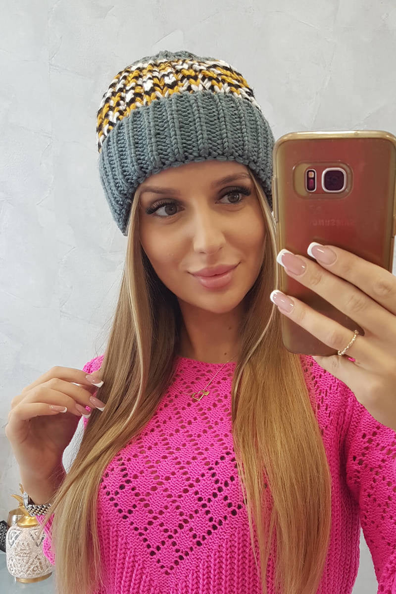 Зимна шапка с класическа шарка