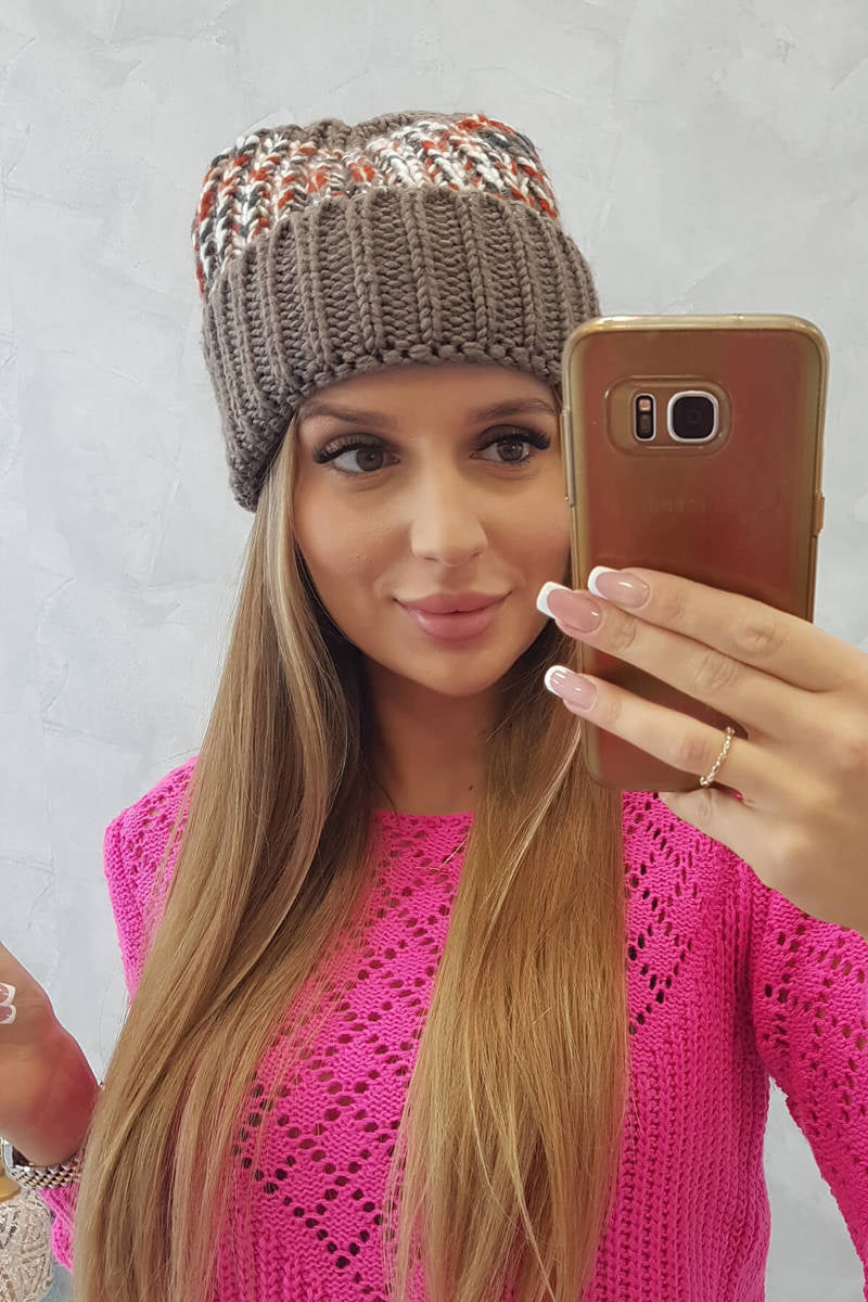 Зимна шапка с класическа шарка