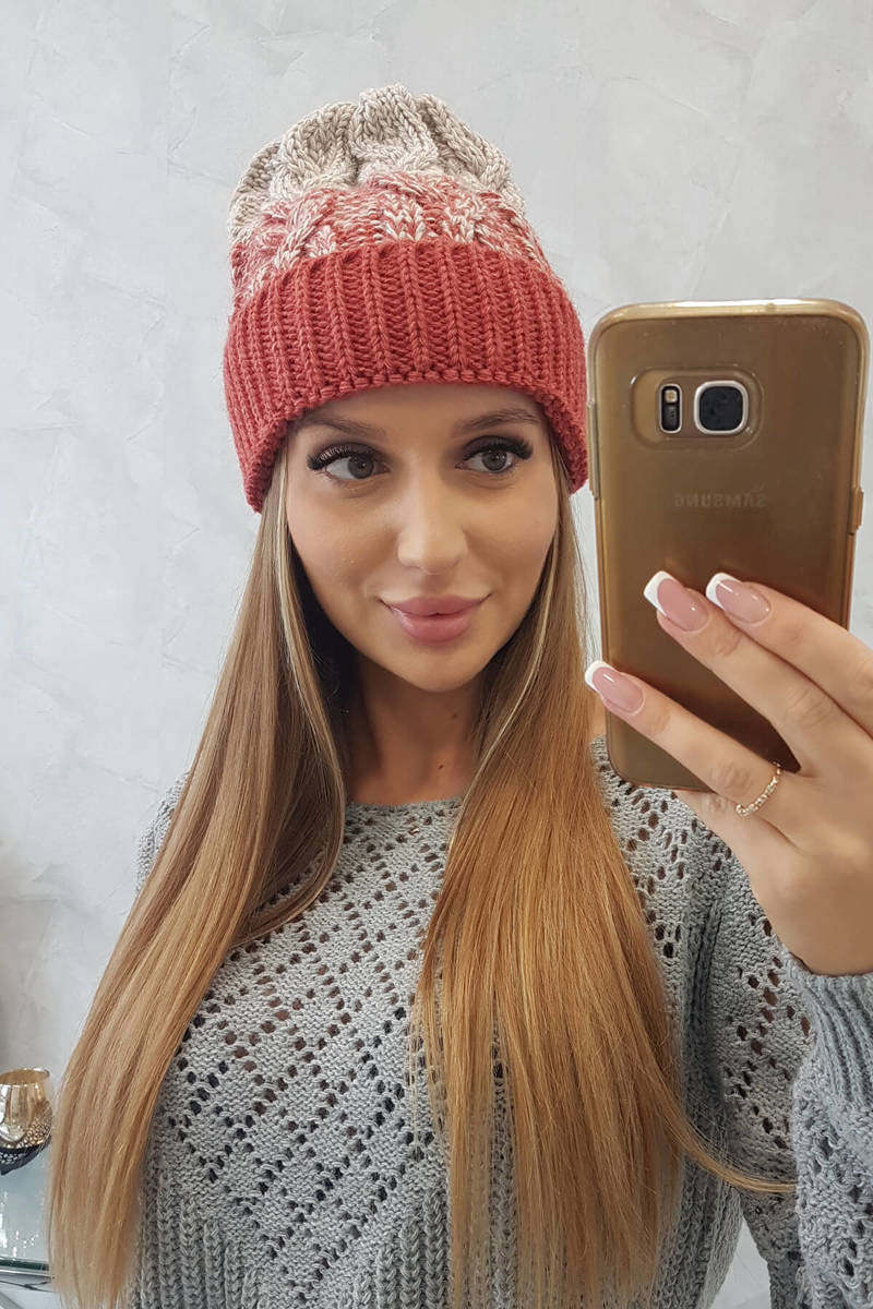 Универсална зимна шапка с класическа шарка